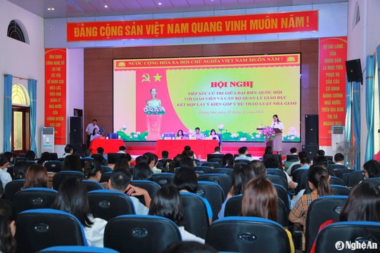 Cử tri thị xã Hoàng Mai góp ý dự thảo Luật Nhà giáo