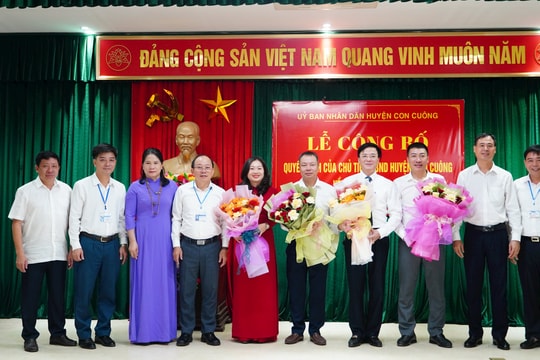 Con Cuông công bố các quyết định về công tác cán bộ