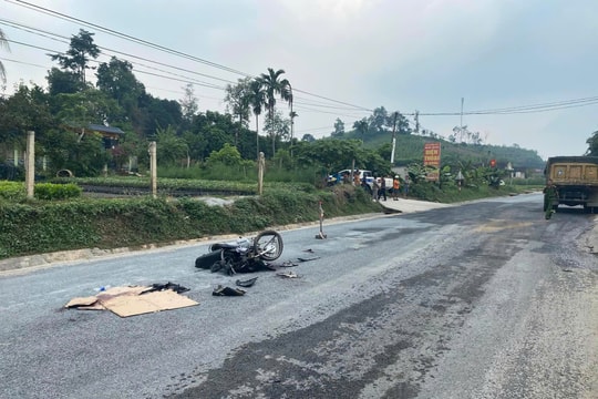 Va chạm với ô tô tải, 3 học sinh thương vong