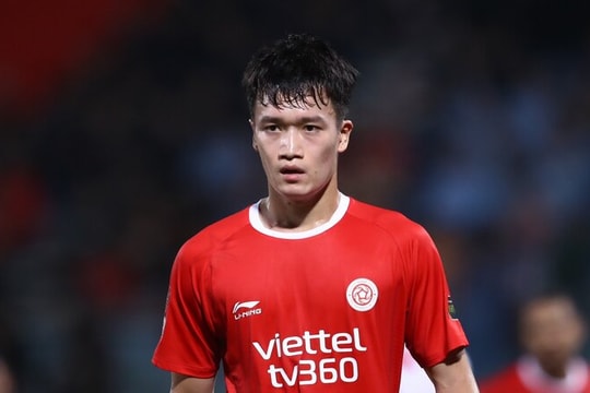 Đủ chuyện ngược đời khiến bóng đá Việt Nam kỳ quặc nhất thế giới; Đình Bắc không muốn xuống hạng Nhất vì tiền