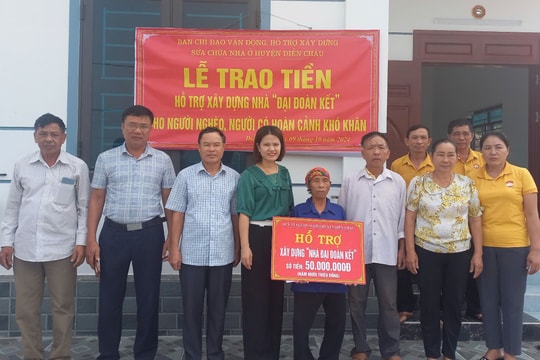 Diễn Châu bàn giao 150 triệu đồng hỗ trợ làm 3 nhà Đại đoàn kết