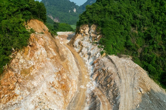 Khoan núi thông đường giữa 2 huyện Quỳ Hợp và Tân Kỳ mở hướng thoát nghèo