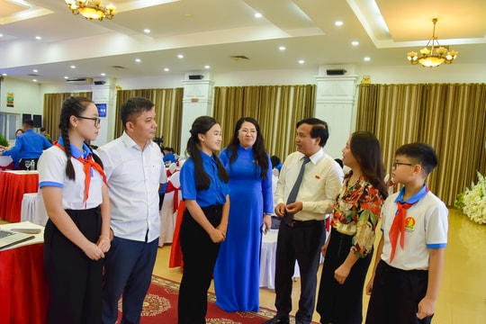Đại biểu Quốc hội, đại biểu Hội đồng nhân dân tỉnh gặp gỡ thanh thiếu nhi Nghệ An
