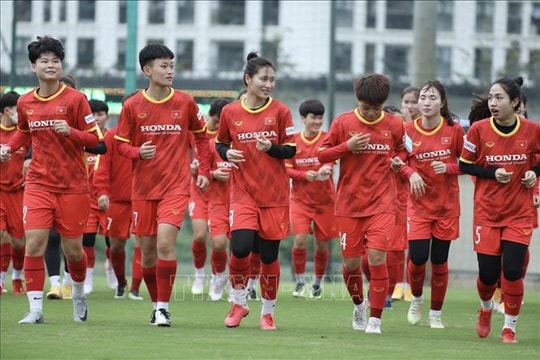 Đội tuyển bóng đá nữ Việt Nam chuẩn bị cho giải giao hữu tại Trung Quốc; Tuyển Trung Quốc tiếp tục chìm, Úc thay tướng đổi vận