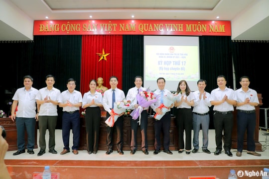 Bầu bổ sung Chủ tịch HĐND và Chủ tịch UBND thị xã Thái Hòa