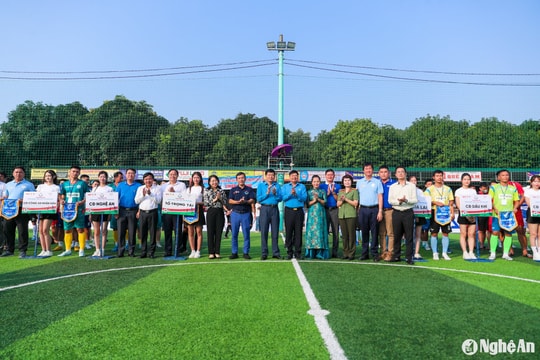 11 đội bóng tranh tài tại Giải Bóng đá công nhân, viên chức Việt Nam khu vực 2