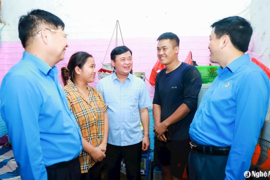 Bí thư Tỉnh ủy Nghệ An Thái Thanh Quý thăm xóm trọ công nhân