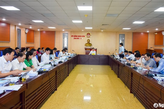 Ban Kinh tế - Ngân sách Hội đồng nhân dân tỉnh Nghệ An thẩm tra các tờ trình, dự thảo nghị quyết