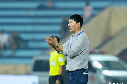 HLV Kim Sang-sik hài lòng với tinh thần thi đấu của đội tuyển Việt Nam