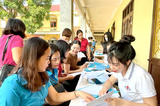 Công đoàn Giáo dục Nghệ An tổ chức chương trình 'Sức khỏe của bạn - hạnh phúc của chúng tôi'