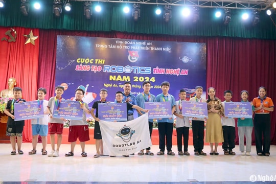Trao giải cuộc thi Sáng tạo Robotics tỉnh Nghệ An năm 2024