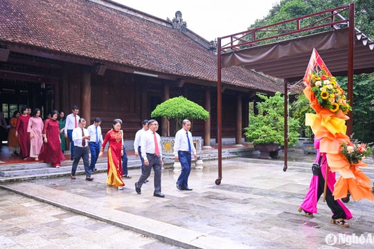 Ban Dân vận Tỉnh ủy dâng hương tưởng niệm Chủ tịch Hồ Chí Minh