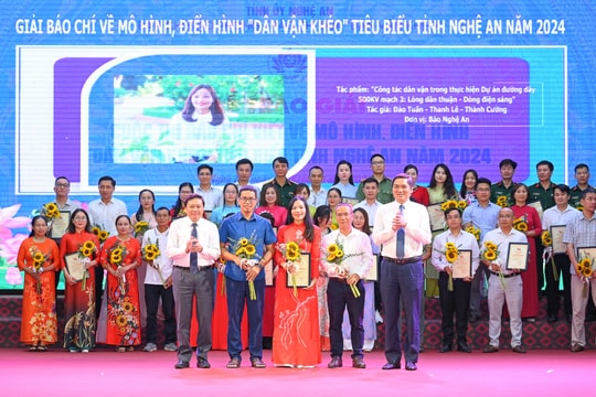Tỉnh Nghệ An trao giải cuộc thi Báo chí viết về mô hình, điển hình 'Dân vận khéo'