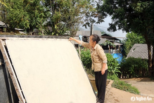 Bí quyết làm giấy vừa trắng, vừa dai của người Mông ở Nghệ An