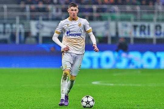 Liverpool gia nhập cuộc đua giành thần đồng 17 tuổi