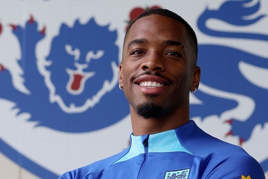 Joe Cole chỉ trích Man Utd không chiêu mộ Ivan Toney