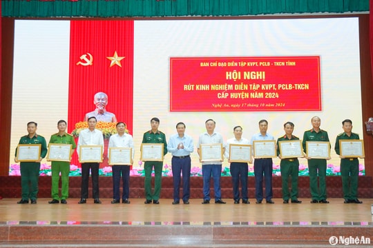 Nghệ An rút kinh nghiệm diễn tập khu vực phòng thủ cấp huyện