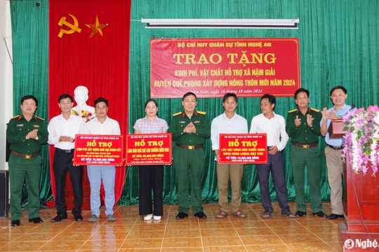 Bộ Chỉ huy Quân sự tỉnh Nghệ An trao tặng kinh phí hỗ trợ xã Nậm Giải xây dựng nông thôn mới