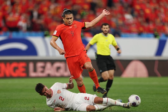 Cầu thủ nhập tịch nhìn từ trận Trung Quốc - Indonesia