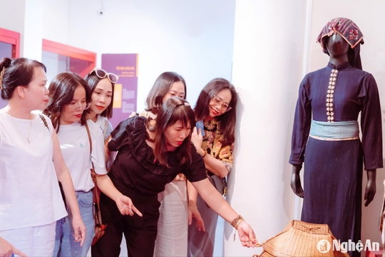 Công đoàn Báo Nghệ An về nguồn nhân ngày Phụ nữ Việt Nam