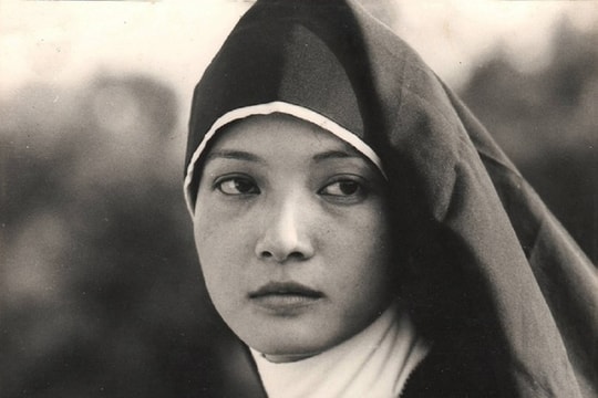 Vì sao nhan sắc của NSND Lê Khanh là vẻ đẹp hiếm thấy?