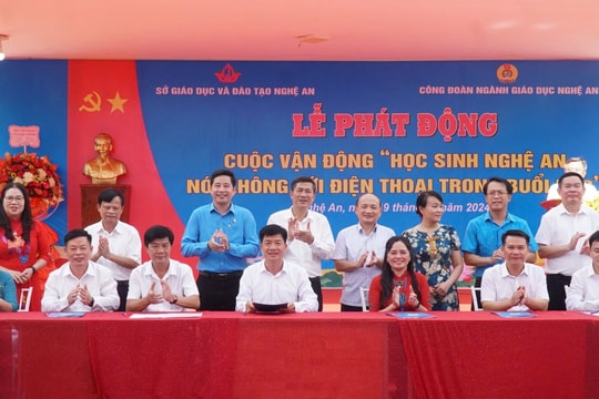 Học sinh Nghệ An 'nói không' với điện thoại trong buổi học