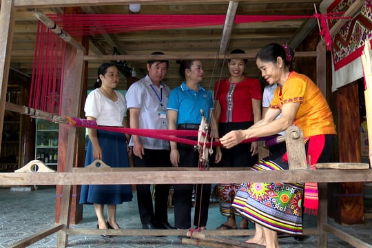 Điểm tựa giúp phụ nữ phát triển kinh tế