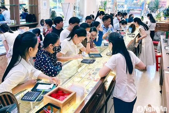 Giá vàng nhẫn tăng kỷ lục, nhiều người dân Nghệ An lãi đậm khi đầu tư