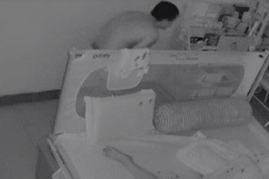 Gã đạo chích 'khỏa thân' đột nhập nhà dân ra đầu thú