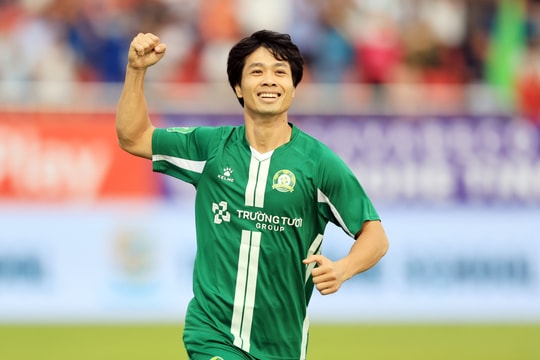 Công Phượng cùng loạt cầu thủ nổi tiếng đối đầu với Hòa Bình FC; Xavi là ứng viên số 1 thay Ten Hag dẫn dắt MU