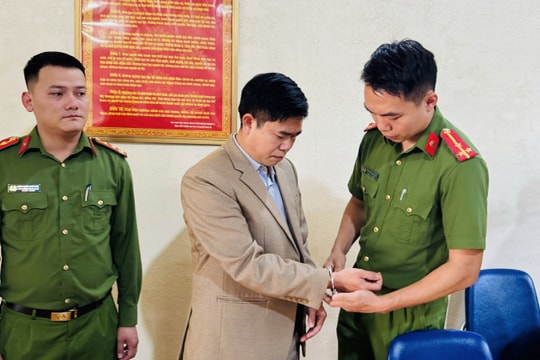 Bớt xén kinh phí của học sinh dân tộc nội trú, một hiệu trưởng bị bắt