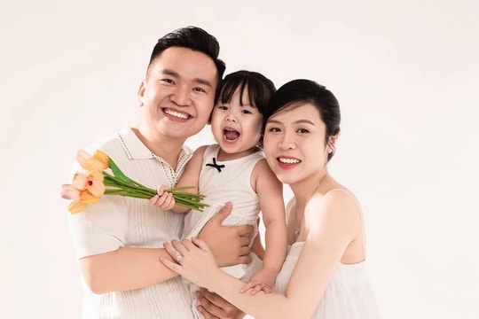 Lần đầu MC Hạnh Phúc VTV đăng ảnh vợ, khoe tin vui không ngờ