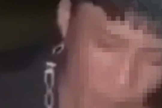 Khởi tố người ép nam sinh ăn đất ở Nghệ An