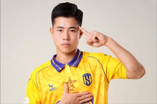 Tiền vệ Sông Lam Nghệ An và một lần làm phóng viên