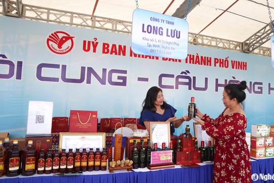 Khai trương 40 gian hàng đặc sản, sản phẩm OCOP ở phố đi bộ thành phố Vinh