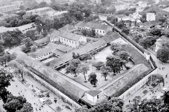 Biến nhà tù thành trường học cách mạng