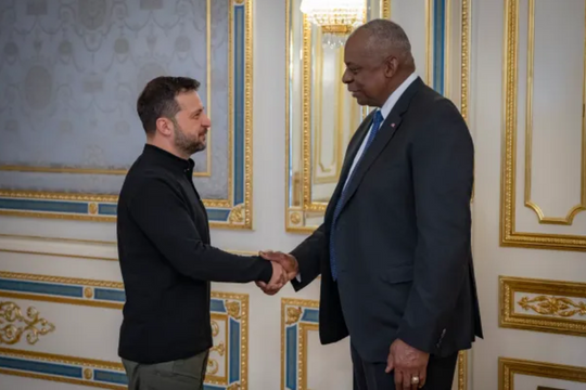 Lầu Năm Góc đặt nghi vấn hàng tỷ USD chuyển đến Ukraine