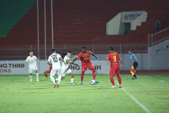 Sông Lam Nghệ An chỉ giành 1 điểm sau 2 lần dẫn trước Quy Nhơn Bình Định