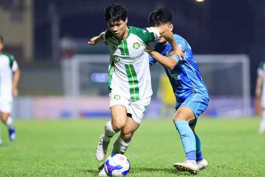 Công Phượng kém nổi bật trong ngày ra mắt giải hạng Nhất; Barca đè bẹp Real ở Siêu kinh điển