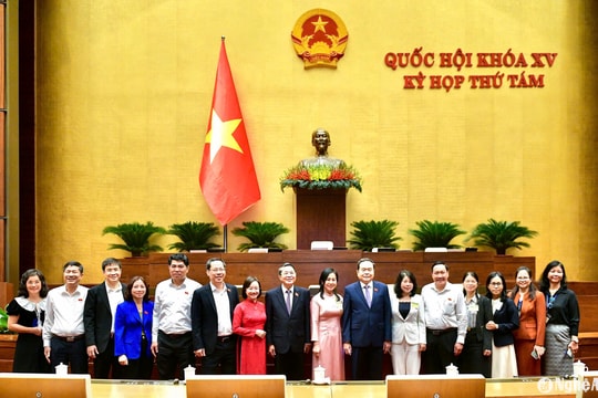 Lãnh đạo HĐND tỉnh Nghệ An dự thính phiên làm việc tại Kỳ họp thứ 8, Quốc hội khóa XV