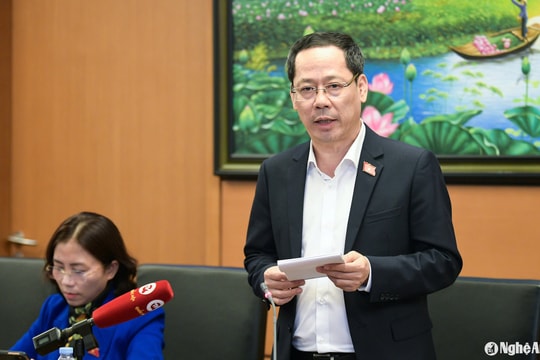 Đoàn ĐBQH Nghệ An thảo luận về sửa đổi, bổ sung một số điều của Luật Sĩ quan Quân đội nhân dân Việt Nam