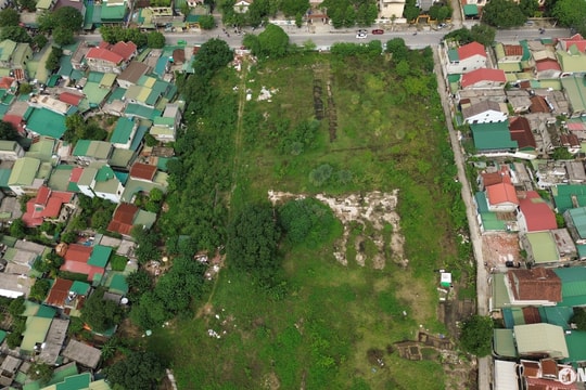Bỏ hoang hàng nghìn mét vuông 'đất vàng' giữa lòng TP. Vinh