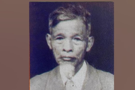 Người cầm cờ đi đầu đoàn biểu tình ở Khánh Sơn - Nam Đàn trong phong trào Xô viết Nghệ Tĩnh