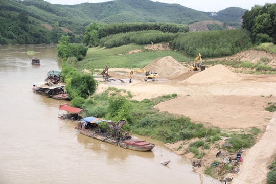 Công ty cổ phần Phú Hưng NA bị phạt hơn 1 tỷ đồng vì vi phạm trong khai thác cát