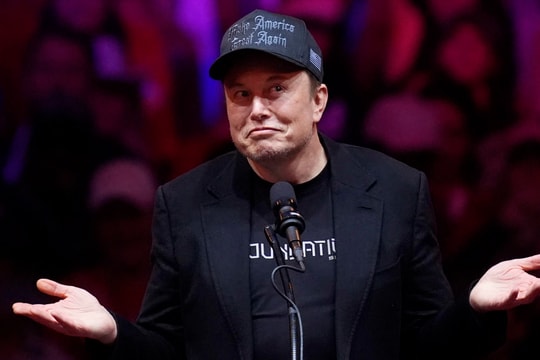 Tỷ phú Elon Musk dự báo số lượng robot hình người sẽ vượt xa con người vào năm 2040