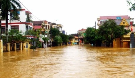 Hơn 32.700 nhà dân ở Quảng Bình vẫn bị ngập sâu do mưa lũ