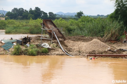 Yêu cầu dừng khai thác để giải quyết dứt điểm các vướng mắc tại mỏ cát ở huyện Nghĩa Đàn