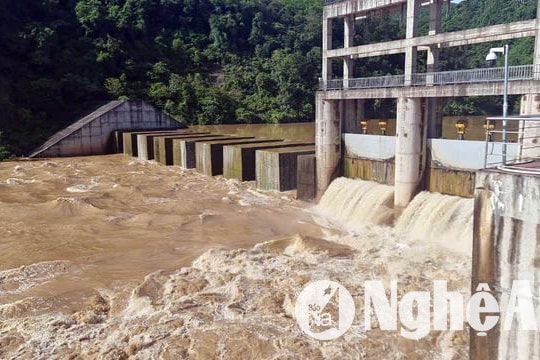 Xả nước hồ chứa thủy điện Nậm Mô để đảm bảo an toàn công trình