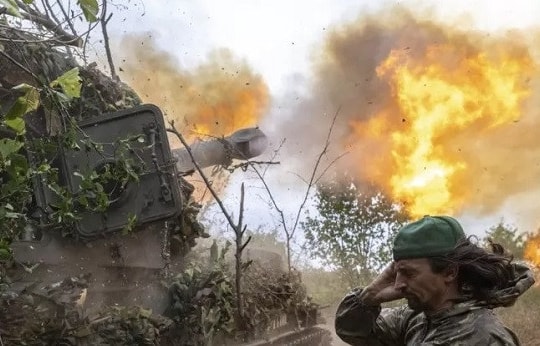 Ukraine tuyên bố phá hủy hơn 20.000 khẩu pháo của Nga, tập kích nhà máy dầu cách 1.500 km