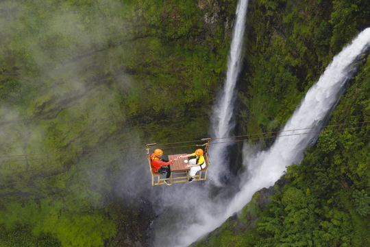 Ngồi võng, uống cà phê giữa thác đôi ngoạn mục ở Lào
